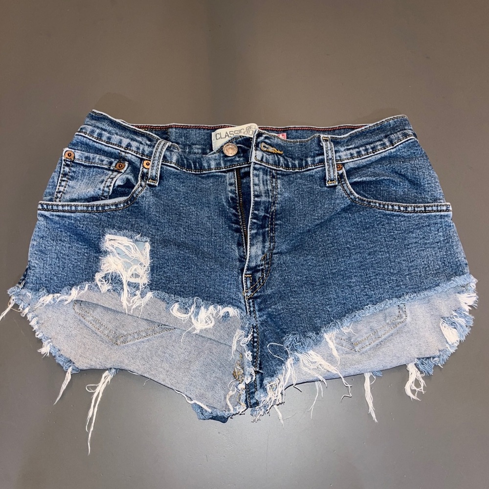 Vintage Women’s Levi’s 550 Relaxed Cutoff Shorts